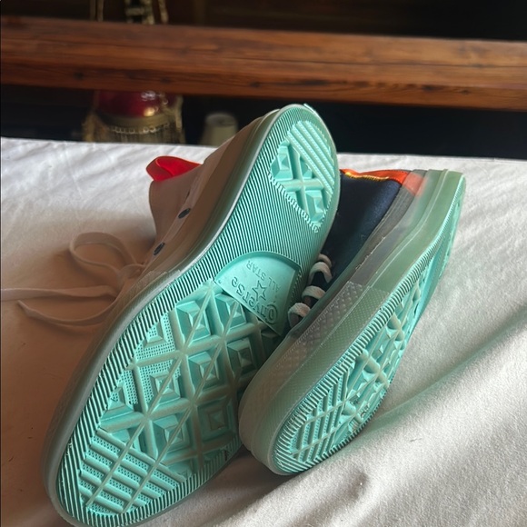 Colorful High-Top c - Picture 3 of 4